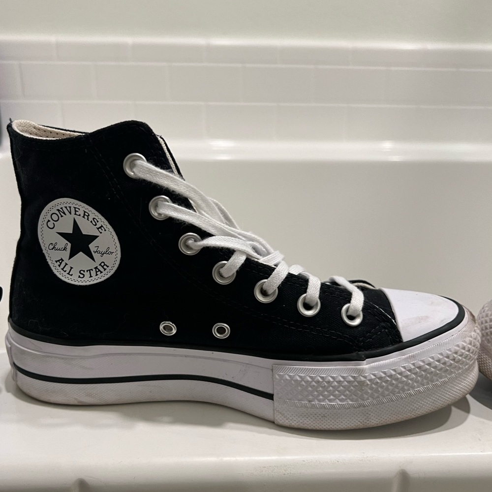 Black high top platform converse Size 6.5 women’s